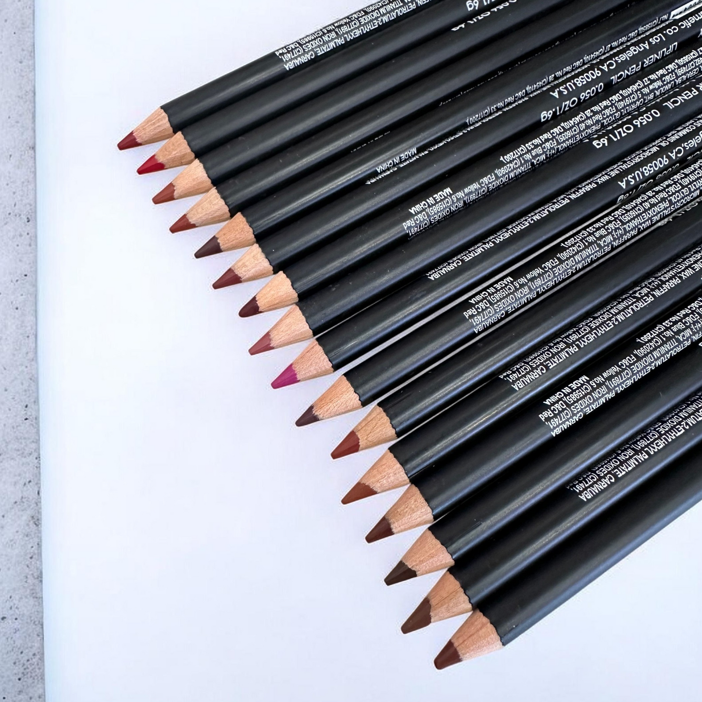 Lápiz delineador de labios NABI / Paquete de 12 unidades